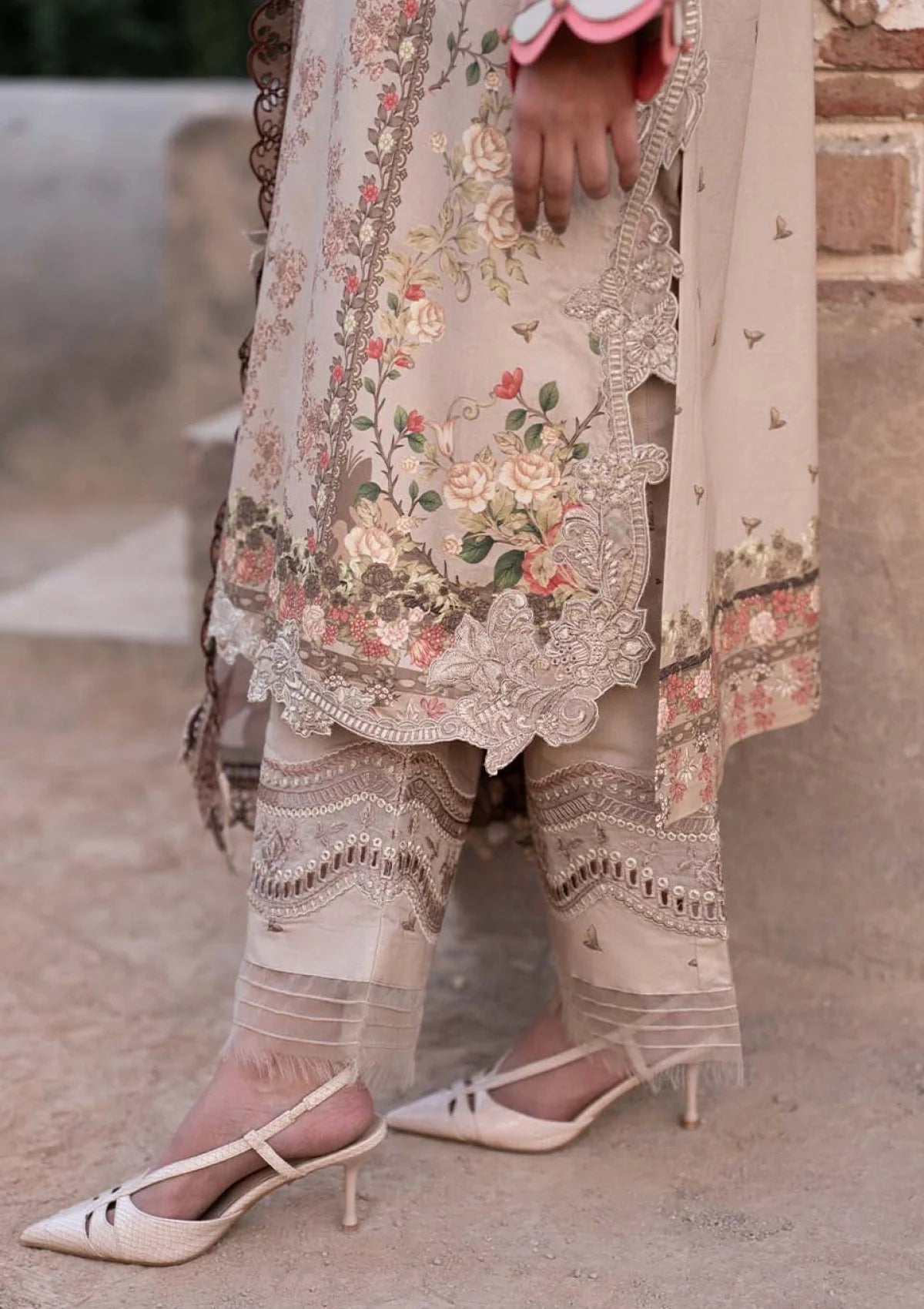 Lawn Zarqash Luxe  3 Piece Unstitched Embroidered  Suit