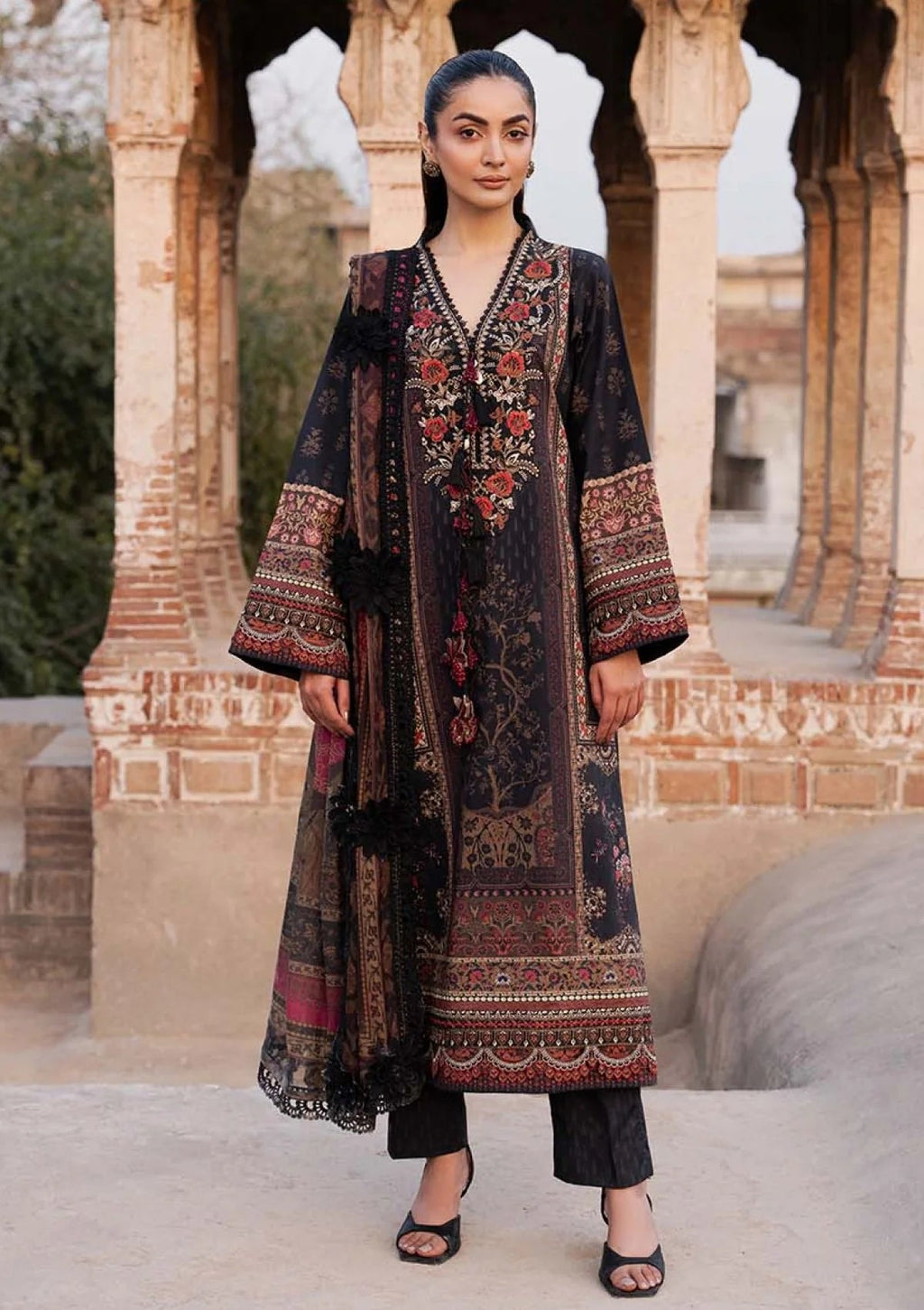 Zarqash  Black 3 Piece Unstitched Embroidered Lawn Suit