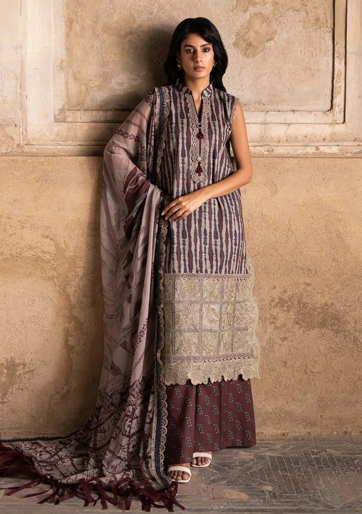 Zarqash Luxury Lawn 3 Piece Unstitched Embroidered Suit