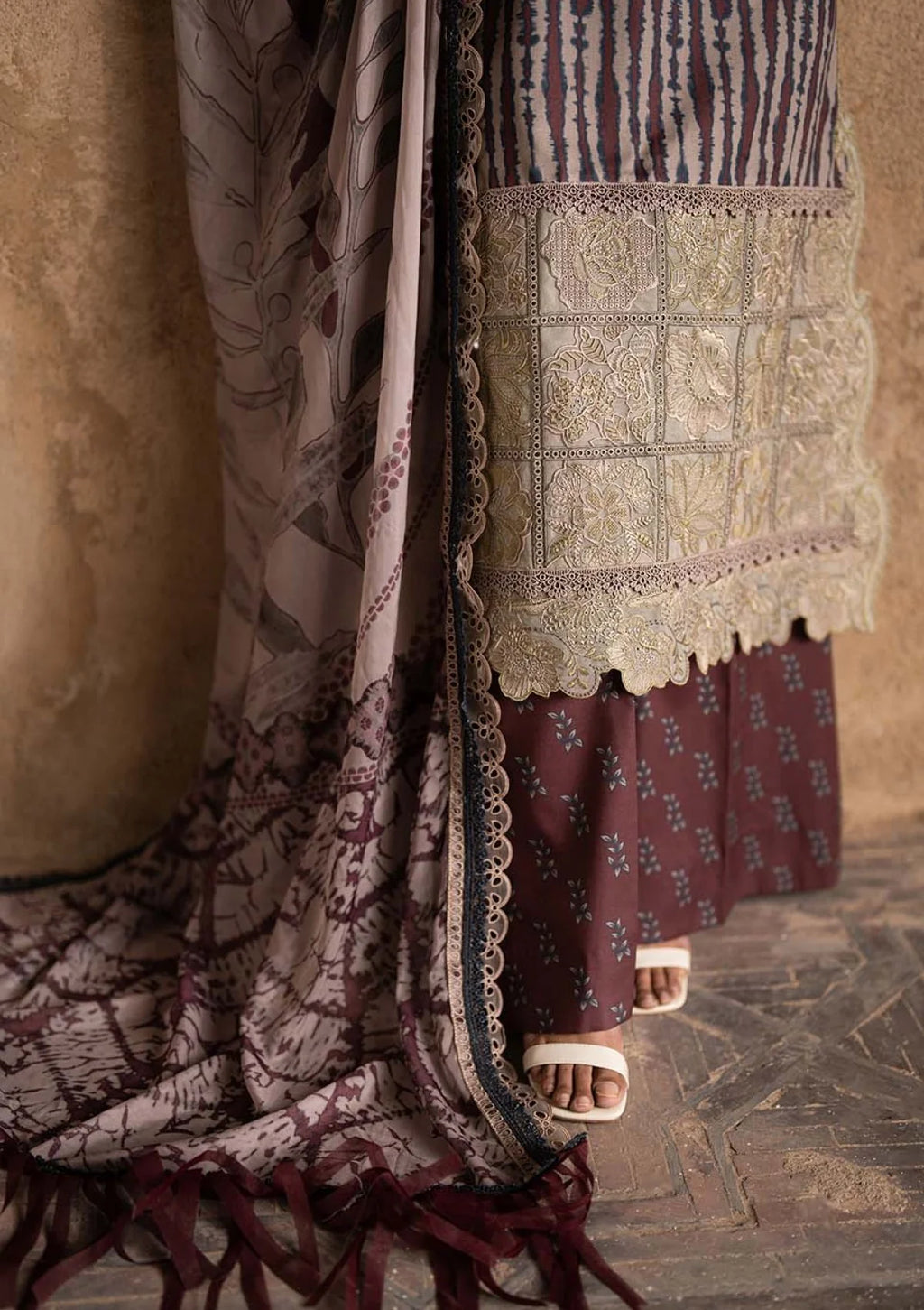Zarqash Luxury Lawn 3 Piece Unstitched Embroidered Suit